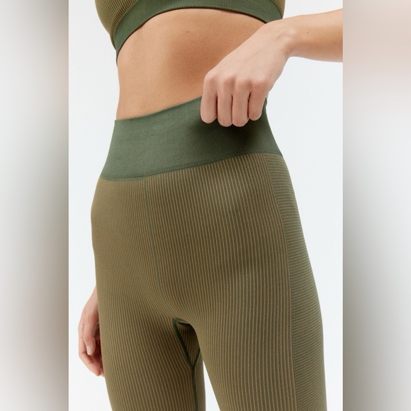 NWOT The Upside SET Seamless Ballet Bra and Ribbed Leggings in Khaki Green Olive - Picture 3 of 16
